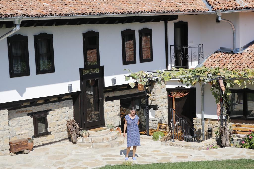 Guest House Epochs Since 1871 Lyaskovets Εξωτερικό φωτογραφία