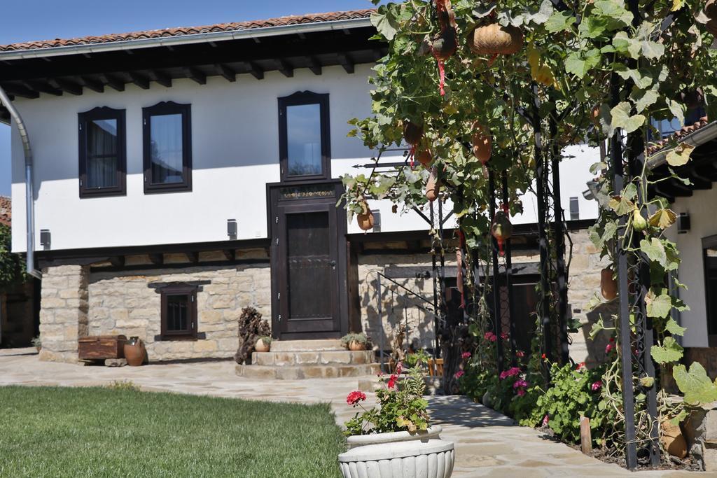 Guest House Epochs Since 1871 Lyaskovets Εξωτερικό φωτογραφία