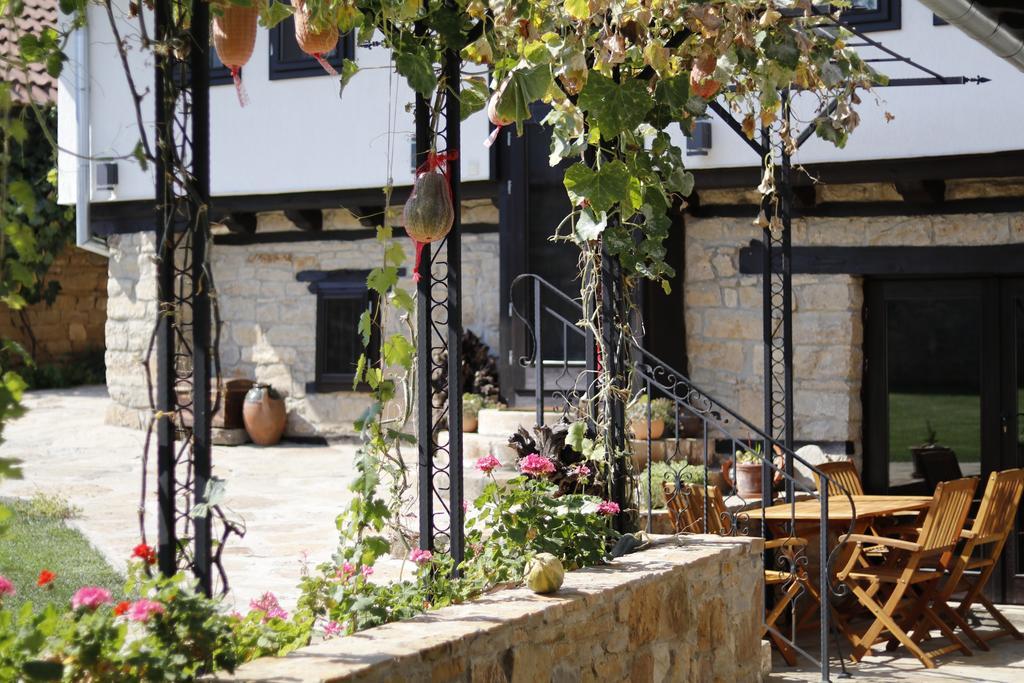 Guest House Epochs Since 1871 Lyaskovets Εξωτερικό φωτογραφία