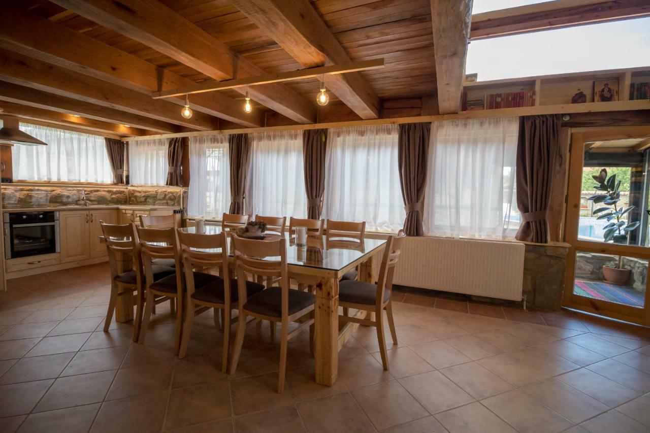 Guest House Epochs Since 1871 Lyaskovets Εξωτερικό φωτογραφία