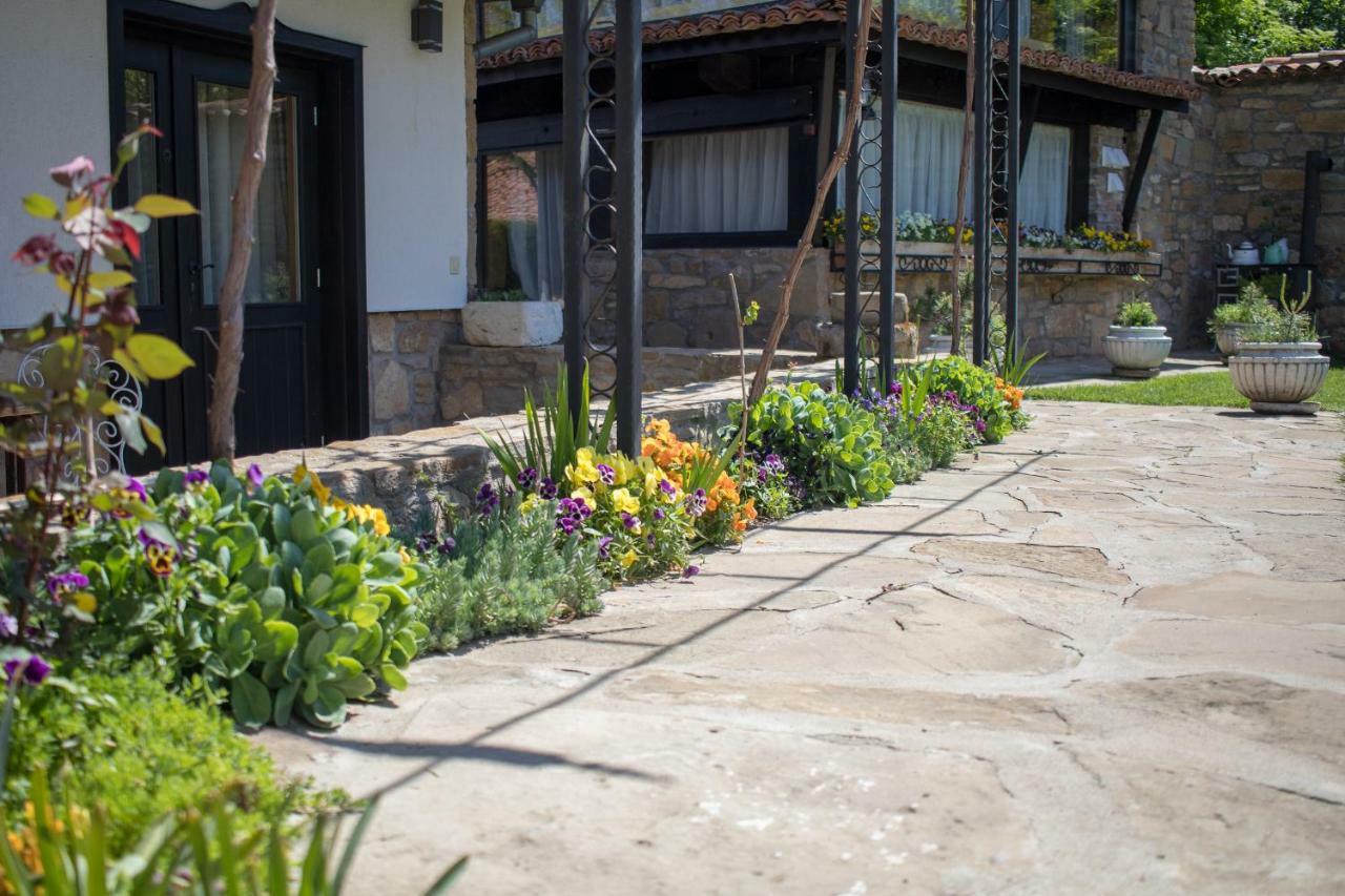 Guest House Epochs Since 1871 Lyaskovets Εξωτερικό φωτογραφία